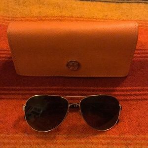 Tory Burch polarized aviators with case!